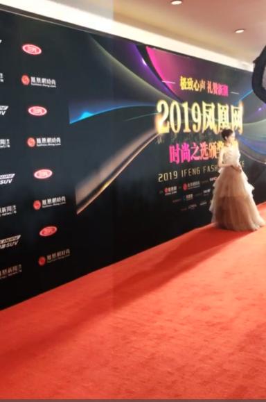 范冰冰短发造型亮相活动盛典!疑连累主办方,直播取消变场内自嗨