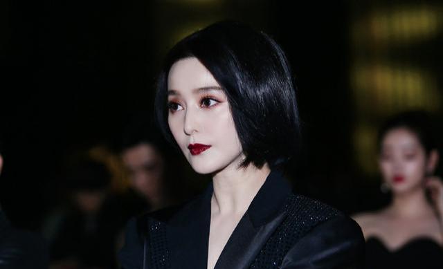 范冰冰短发造型亮相活动盛典!疑连累主办方,直播取消变场内自嗨