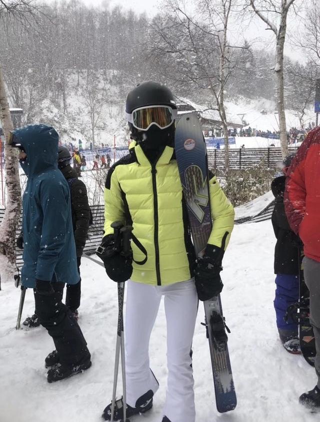 53岁名媛张瀞仁滑雪后意外离世刘嘉玲悼念,脑部有肿瘤仍坚持滑雪