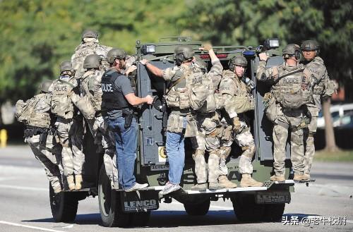 美国小镇又响起枪声,1死2伤,凶手却是一位66岁的老大爷