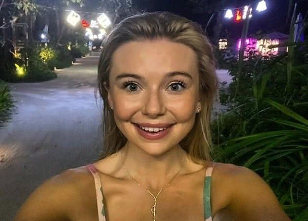 英国女明星在机场被拘哭了9小时,粉丝:赶紧给首相的父亲打电话