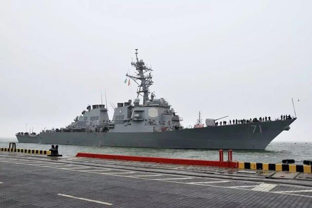 美军驱逐舰驶入乌克兰港口,俄战机抵近飞出模拟空袭动作