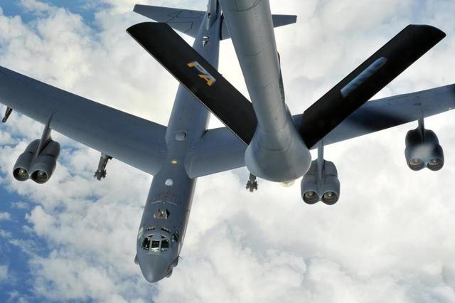 B52轰炸机抵达前夕,伊朗先发制人炸毁机场,阻止美军核打击?