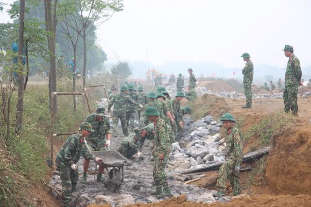 越军征地爆冲突,民众用手榴弹炸死3警察,曾扣38名官员做人质