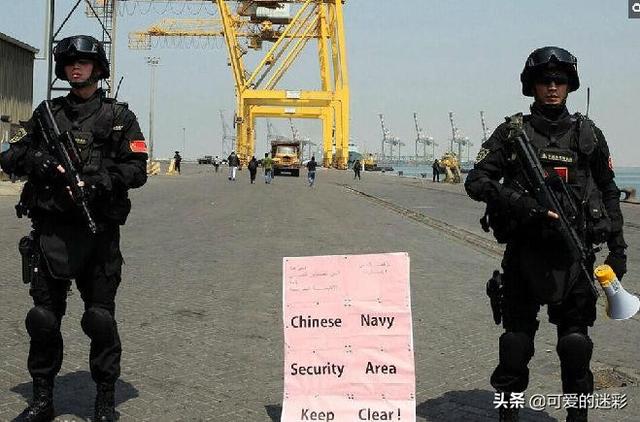 中国每一次撤侨,为何武装分子都不敢靠近?看警示牌上都写了什么