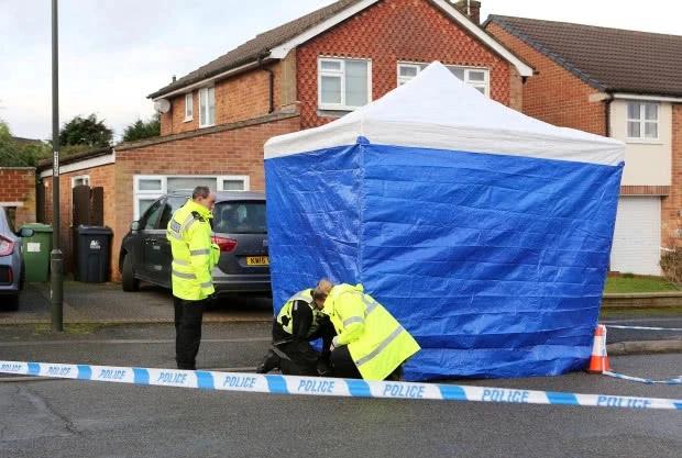 英国女子被丈夫连捅数刀死亡,尸检发现整把凶器都留在其体内