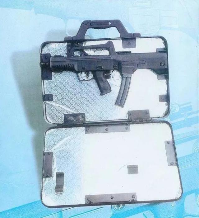 保镖们的专属武器:看着像个手提箱 瞬间即可变成一支冲锋枪