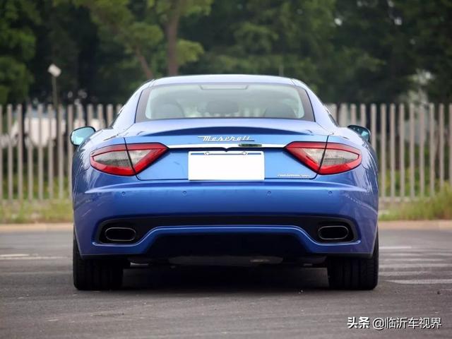国外两位富二代街头砸烂别人的车,车主不仅不生气反而乐呵呵