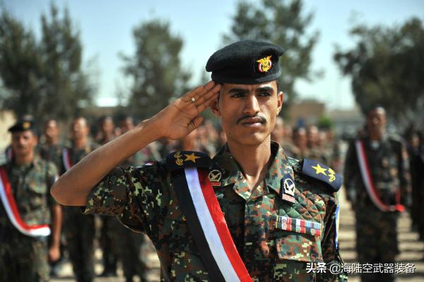 也门士兵正集训,头顶突然出现无人机和导弹!绝望间已无路可逃