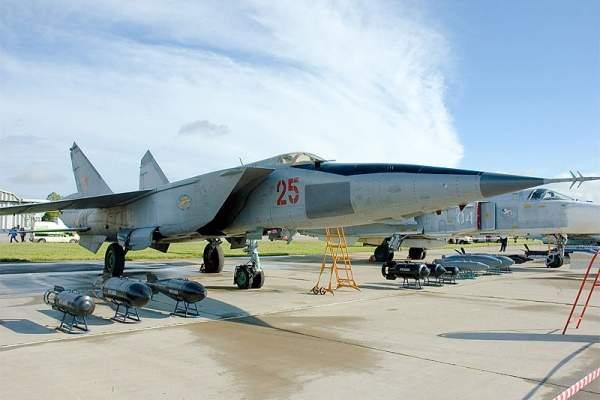 俄驻叙空军基地遭遇空袭,战斗民族果断开火,无人机全部被击落