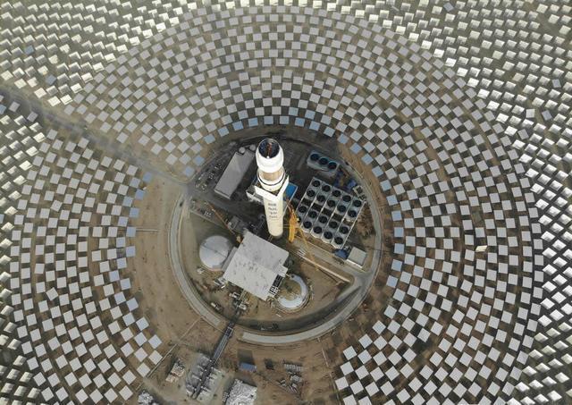 美卫星新发现:中国西部荒漠出现一道光斑,又是超级工程