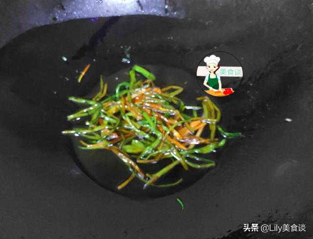 二月,这美味别错过,煮一锅有菜也有饭,儿子吃3大碗,太满足了
