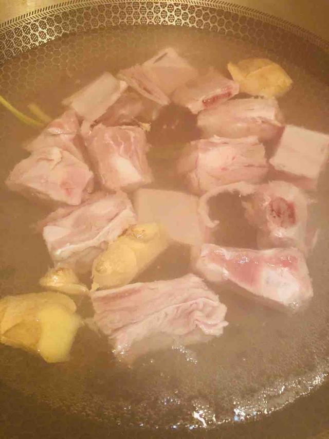 女人想要不显老,冬天多喝这汤,暖胃又养生,皮肤光滑显年轻