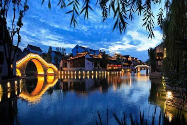 相约中国三大古镇,赏景逛吃,独领风骚