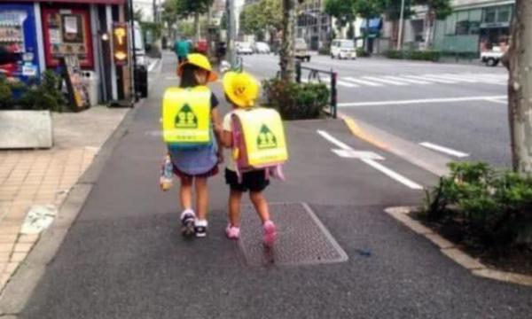 为啥日本孩子上学不用接送？看完日本处理人贩子的方式，这谁敢？