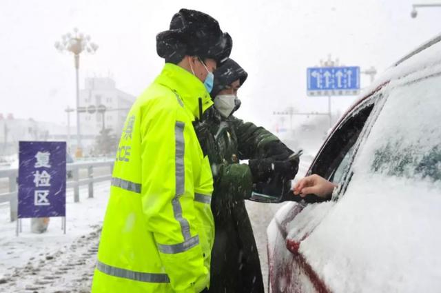 烟台开发区:抗击疫情,他们浴“雪”奋战