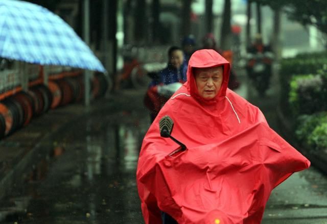 明天雨水节气,农谚:早晨落雨晚担柴,下午落雨打草鞋,啥意思