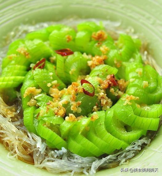 美食推荐:茄汁水豆腐,山椒拌白肉,素炒三丝,蒜蓉丝瓜粉丝煲