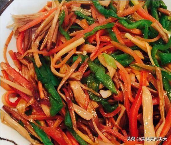 美食推荐:茄汁水豆腐,山椒拌白肉,素炒三丝,蒜蓉丝瓜粉丝煲