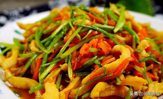 美食推荐:鸡肉炒香菜、孜然煎土豆、芝麻糖醋藕丝、粉丝拌杂蔬