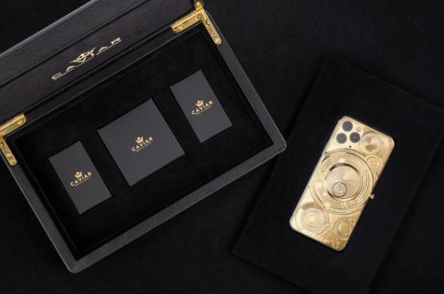 土豪花70万购纯金Phone,堪称世界最贵,有钱人的快乐你想象不到