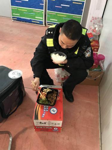 英雄不死!郑州片警樊树锋倒在战“疫”一线,捐献器官让生命继续