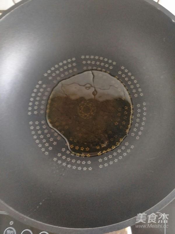 茄子和它一起炒简直太开胃了!隔3天就吃上一回,每次都吃个精光