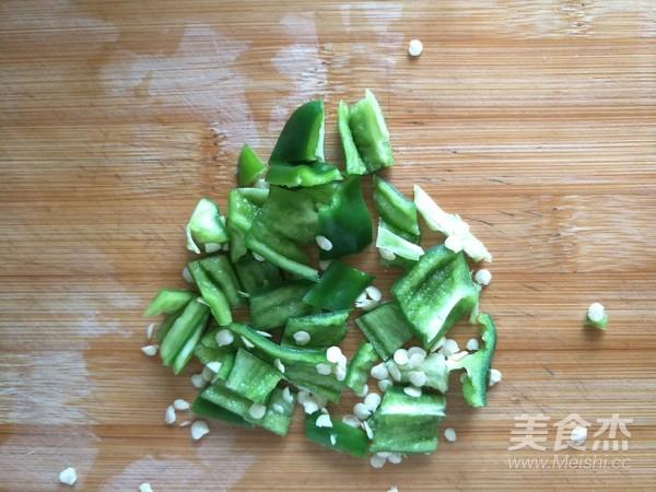 茄子和它一起炒简直太开胃了!隔3天就吃上一回,每次都吃个精光