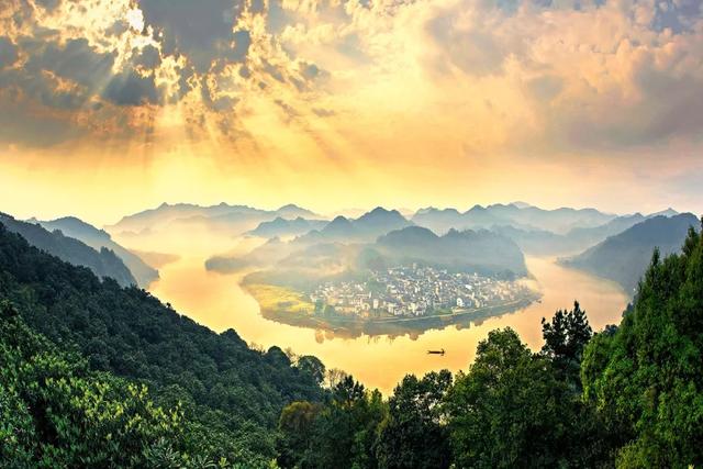 千岛湖成为全国第一个被解禁的城市,这里最先呼吸上了新鲜的空气