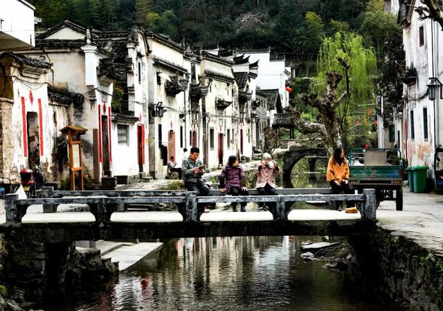 千岛湖成为全国第一个被解禁的城市,这里最先呼吸上了新鲜的空气