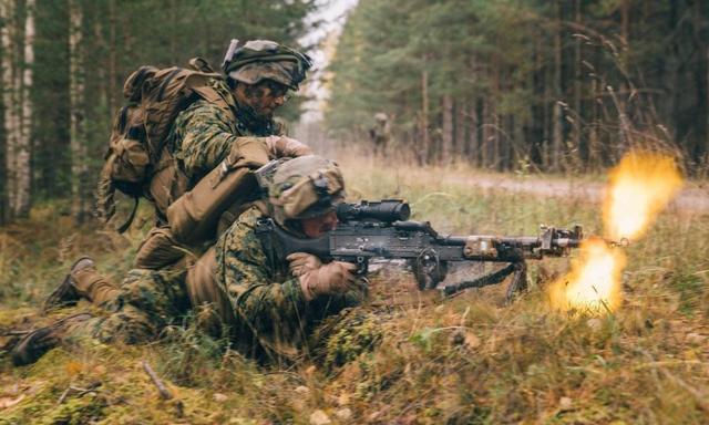 800名精锐伞兵调回本土!美国不打伊朗了?集中力量对付俄罗斯