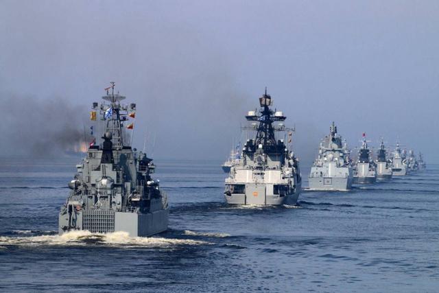 英国也敢对俄海军主动出击?在海峡爆发激烈对峙,已准备开火
