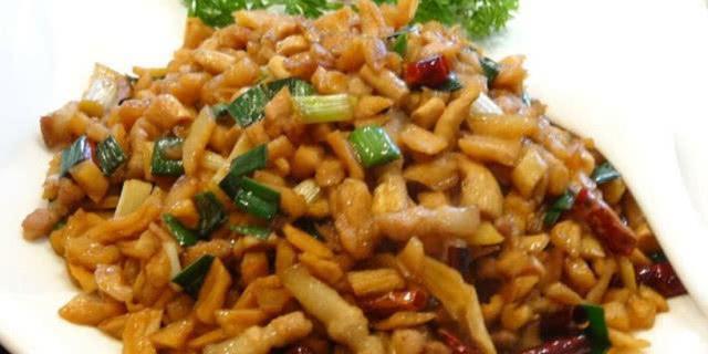 在超市碰到这种菜,不要问价格,赶紧多买一些,配饭吃太适合了
