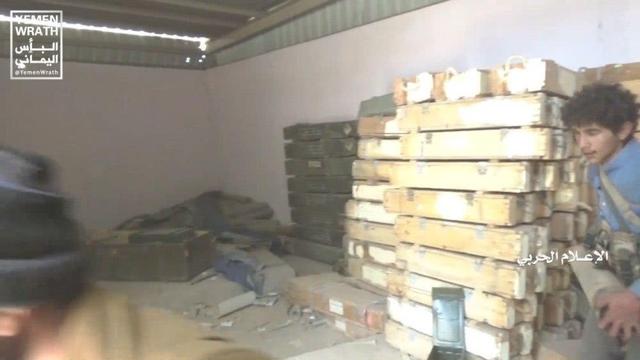 韩国造导弹战场哑火,上千雇佣兵崩溃逃跑:丢下堆积如山武器