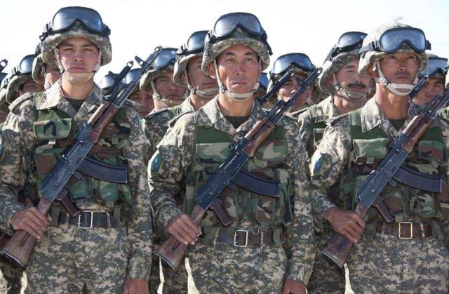 30支步枪27把手枪,外加大量弹药,这名逃兵为啥要偷走这些武器?