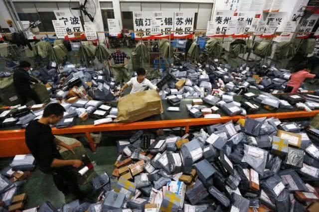 淘宝卖家:以前寄一个包裹只要4块钱,现在快递公司居然敢涨价了