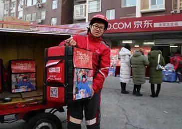 京东的第一个快递员,刘强东承诺5年买房,现在过的怎样?