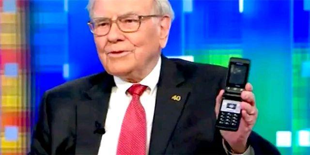 持有苹果股份,却用着三星,在库克的恳求下,他终于用iPhone了