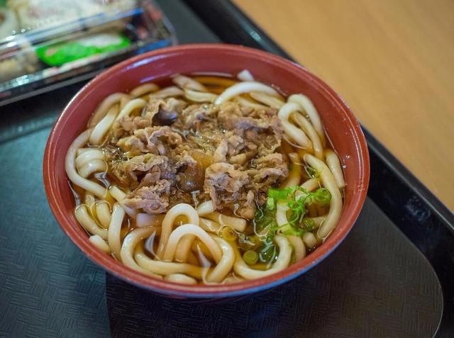 国内“争议”超大的4碗面,本地人天天吃都不腻,外地人无法接受