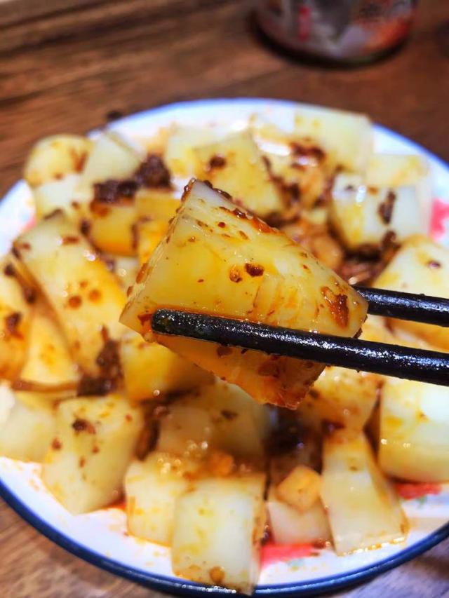 初春,吃这道“碱性食物”,降脂又排毒,隔夜排便肠道越来越干净
