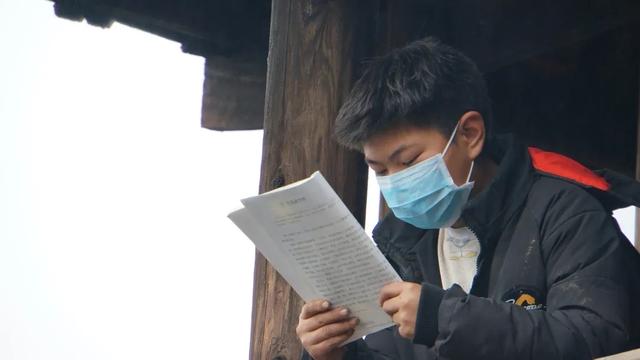大喇叭开始广播啦!这个山村小学的“空中课堂”有点不一样