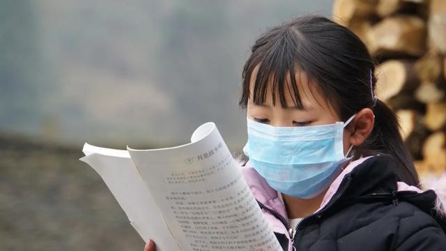 大喇叭开始广播啦!这个山村小学的“空中课堂”有点不一样