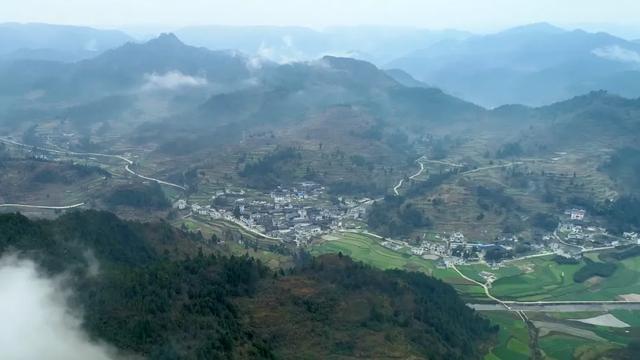 大喇叭开始广播啦!这个山村小学的“空中课堂”有点不一样
