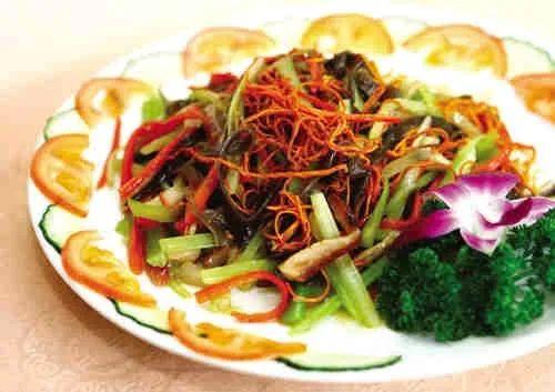 虫草花炒木耳菜花,适合痛风患者的低嘌呤饮食