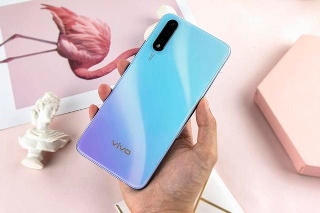 华为清仓旗舰,降至1599+5000mAh+麒麟970+128G+铜管,对标vivo