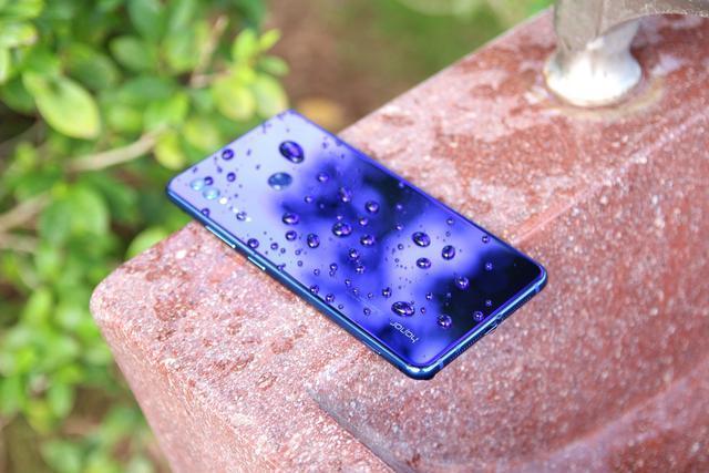 华为清仓旗舰,降至1599+5000mAh+麒麟970+128G+铜管,对标vivo