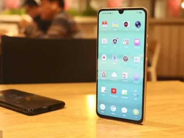 最便宜的855Plus旗舰?48MP三摄+大电池,但依然不建议入手