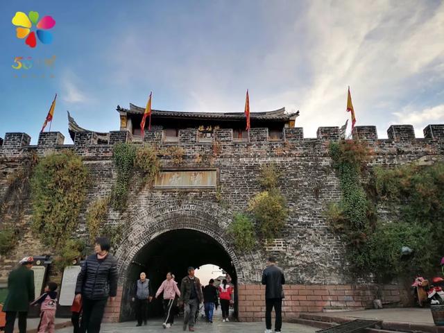 它是四川唯一的县级国家历史文化名城,人来人往,却鲜有游客