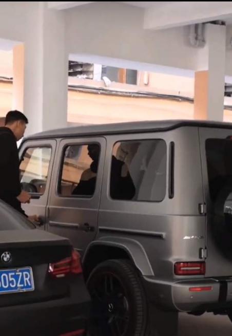 看看易建联的5辆座驾,有懂车的人吗,觉得哪辆车更适合他呢?