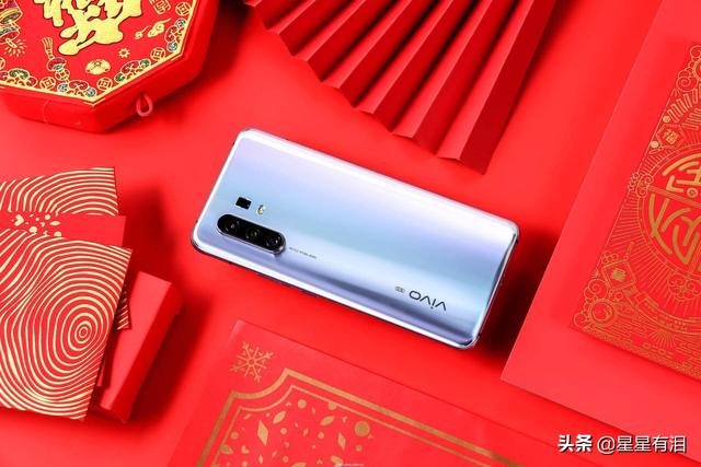 推荐三款“高价低配”的手机,价格高的让人心疼!
